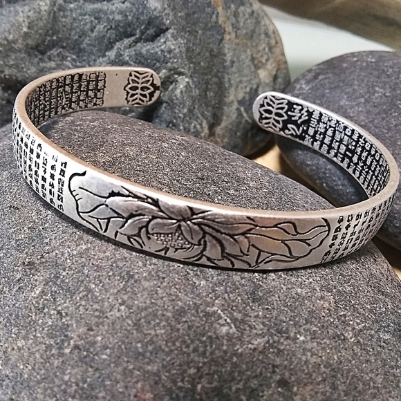 Jewelry - Buddhist Heart Mantra Silver Tone Bracelet